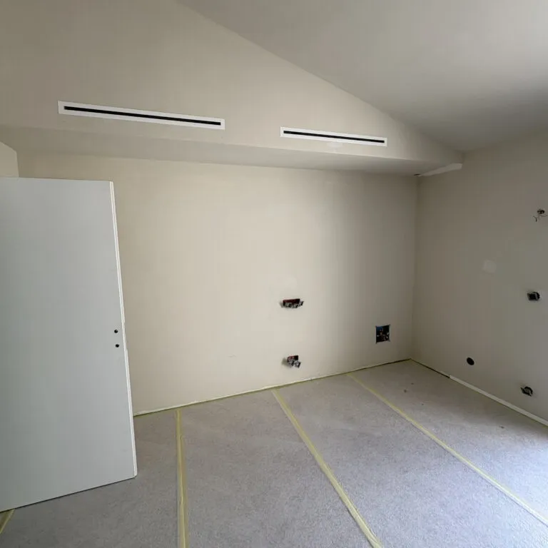 Intérieurs – chantier de peinture dans le pays de Grasse