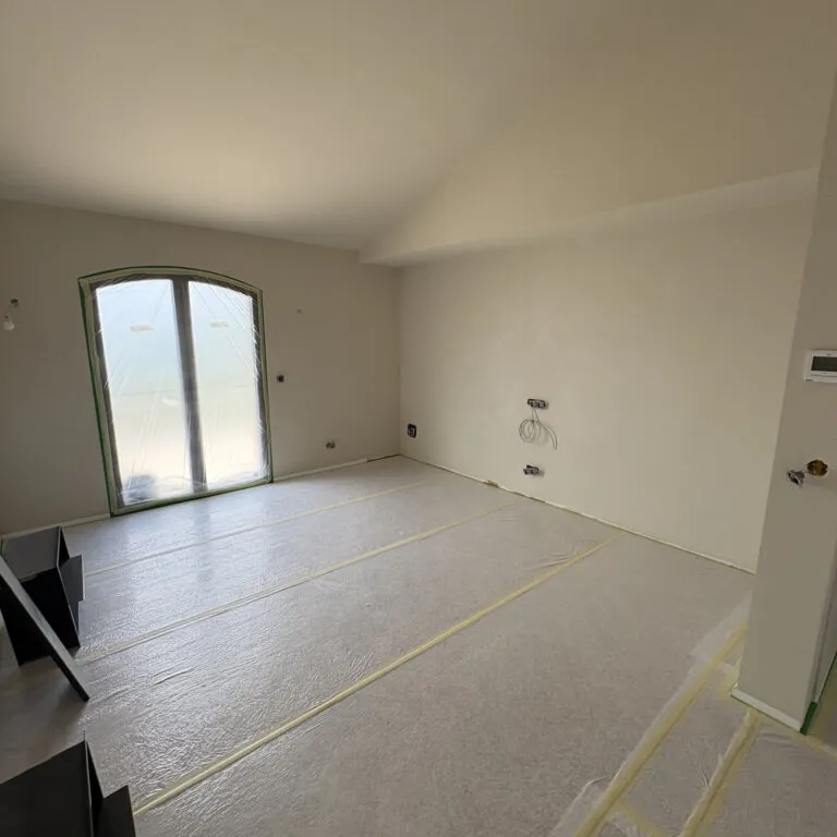 Intérieurs – chantier de peinture dans le pays de Grasse