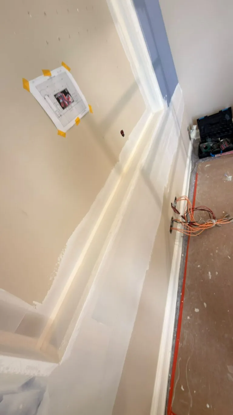 Préparation des supports – chantier de peinture dans le pays de Grasse