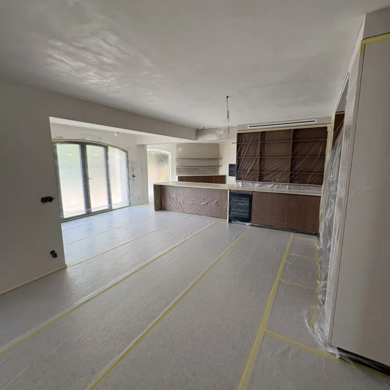 Intérieurs – chantier de peinture dans le pays de Grasse