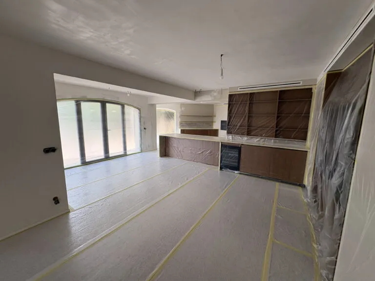 Intérieurs – chantier de peinture dans le pays de Grasse