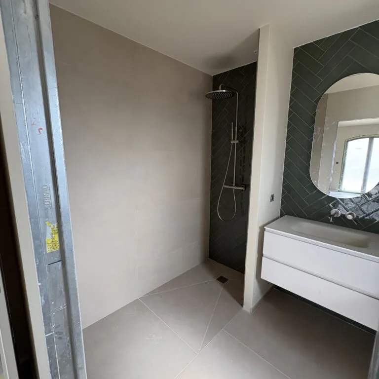 Intérieurs – chantier de peinture dans le pays de Grasse