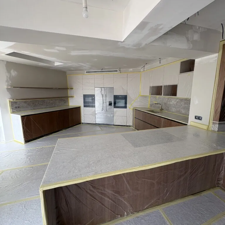 Intérieurs – chantier de peinture dans le pays de Grasse