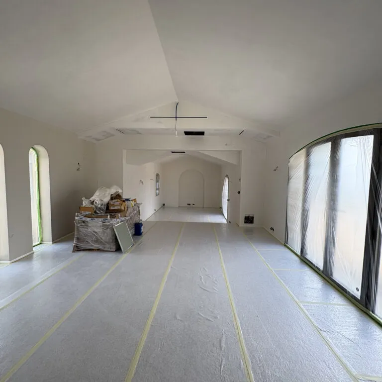 Intérieurs – chantier de peinture dans le pays de Grasse