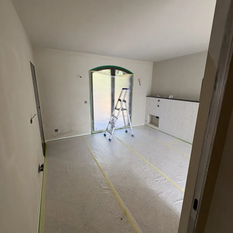 Intérieurs – chantier de peinture dans le pays de Grasse