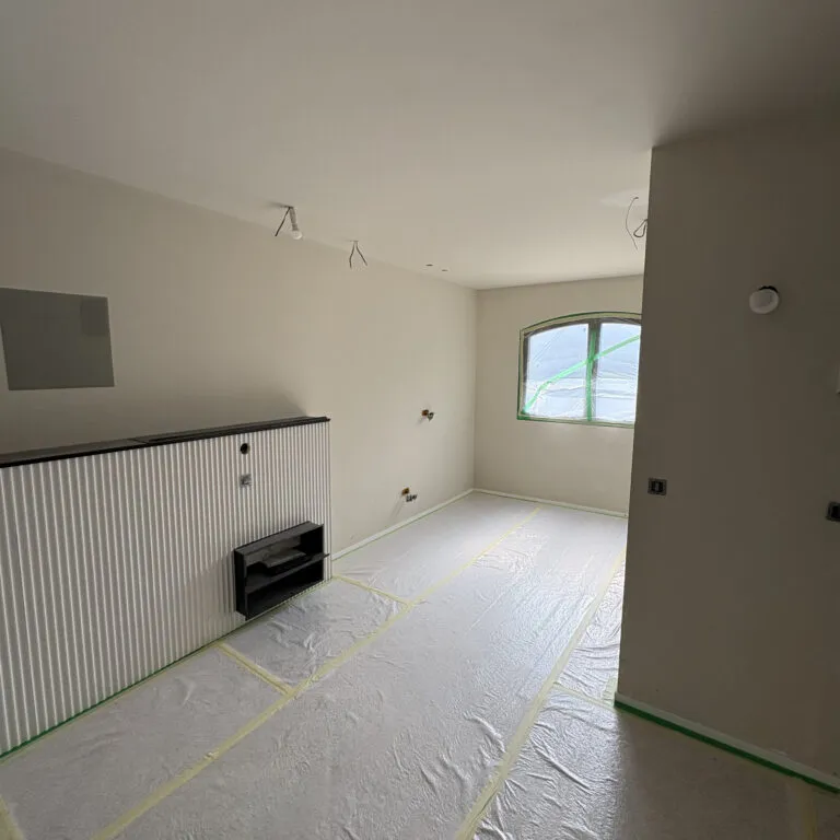 Intérieurs – chantier de peinture dans le pays de Grasse