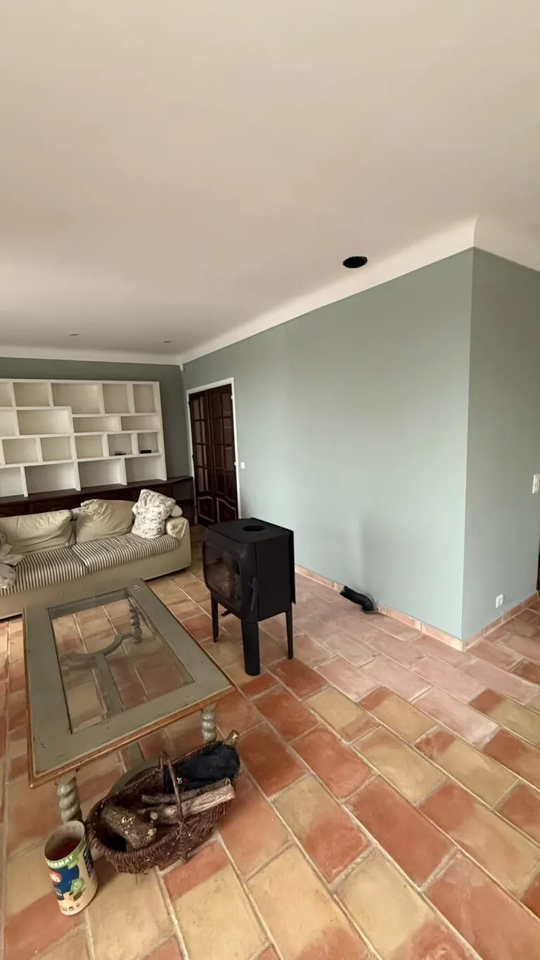 Intérieurs – chantier de peinture dans le pays de Grasse