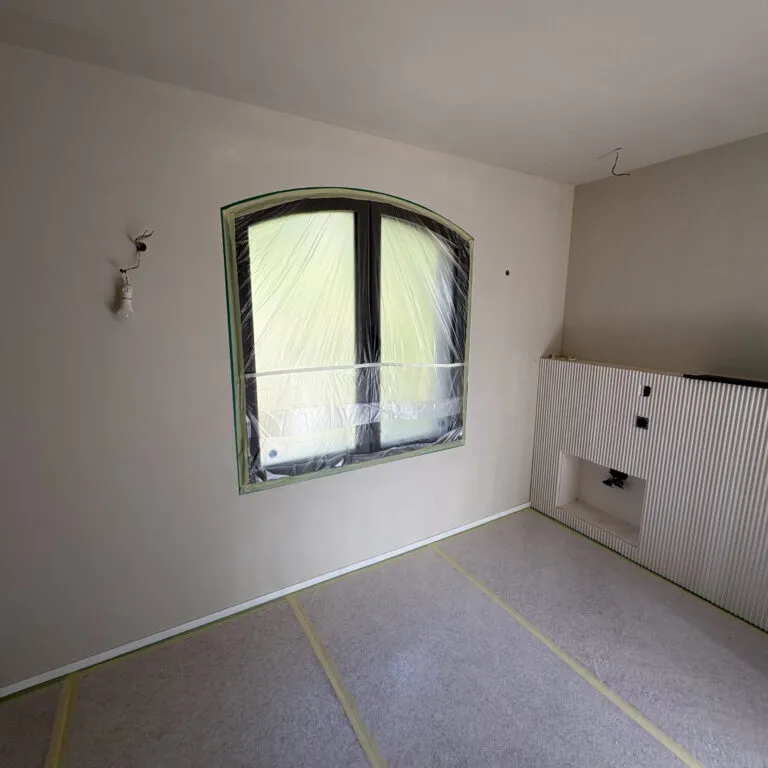 Intérieurs – chantier de peinture dans le pays de Grasse